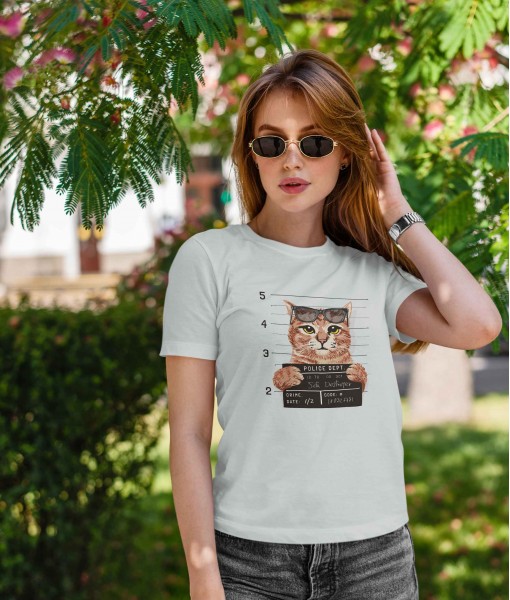 Дамска тениска с щампа Арт Cool cat holding mugshot sign